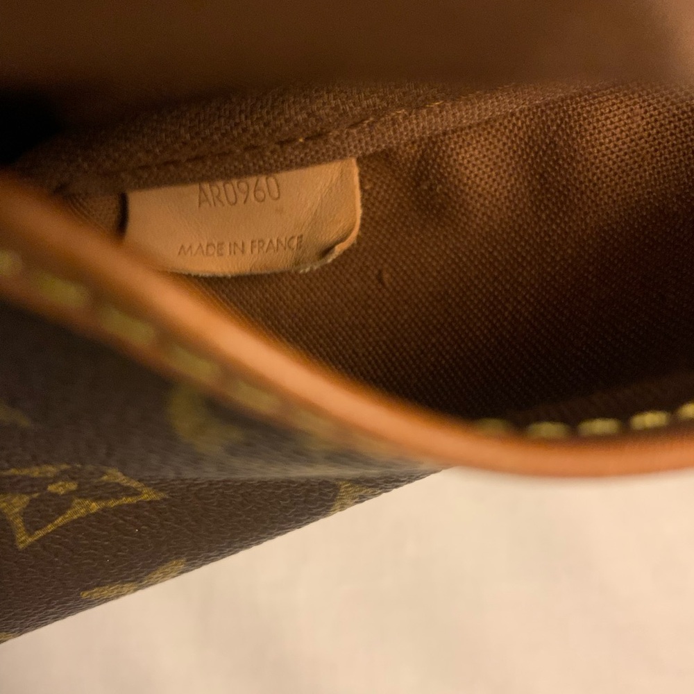 Authentic Louis Vuitton Monogram Saumur 35 shoulder bag - Picture 5 of 15